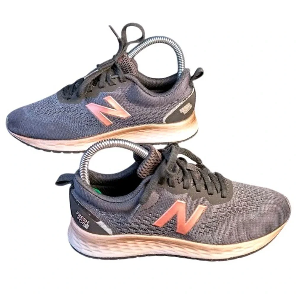 New Balance ~ Girl's Fresh Foam Arishi v3 Running ~Black/Peach Metallic ~ Sz 3.5